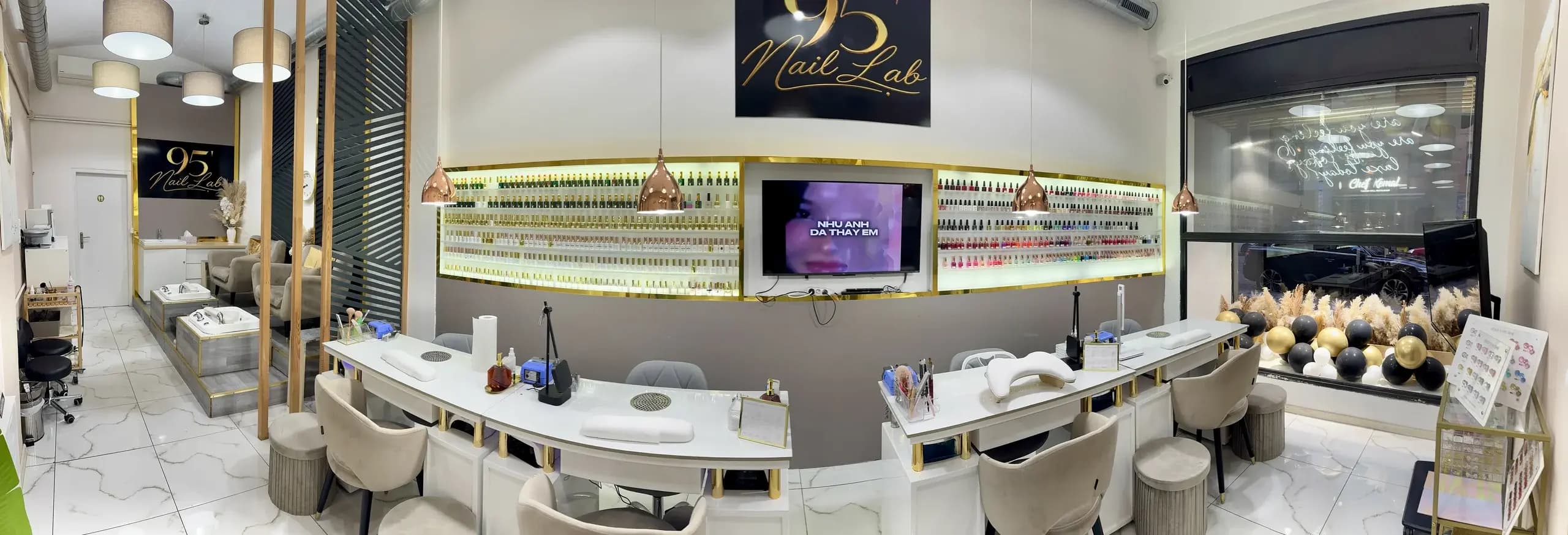95' Nail Lab Background