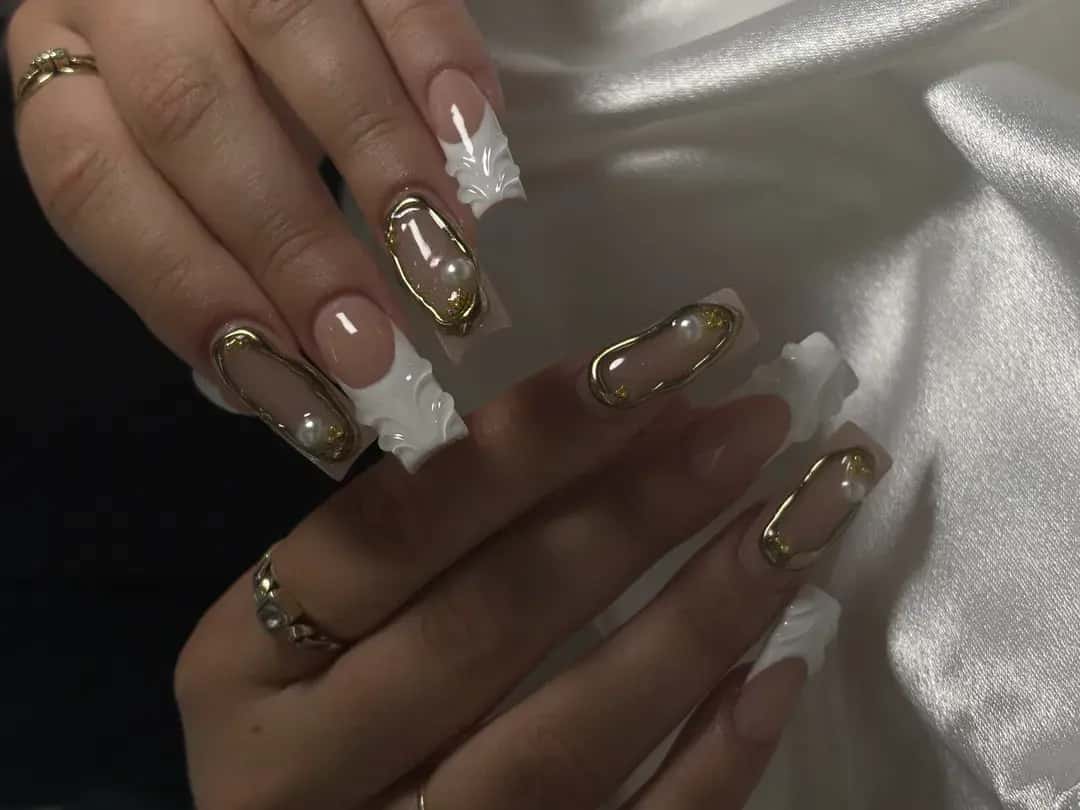 3d Nail Art Bila Zlata Perly - 95' Nail Lab Prague