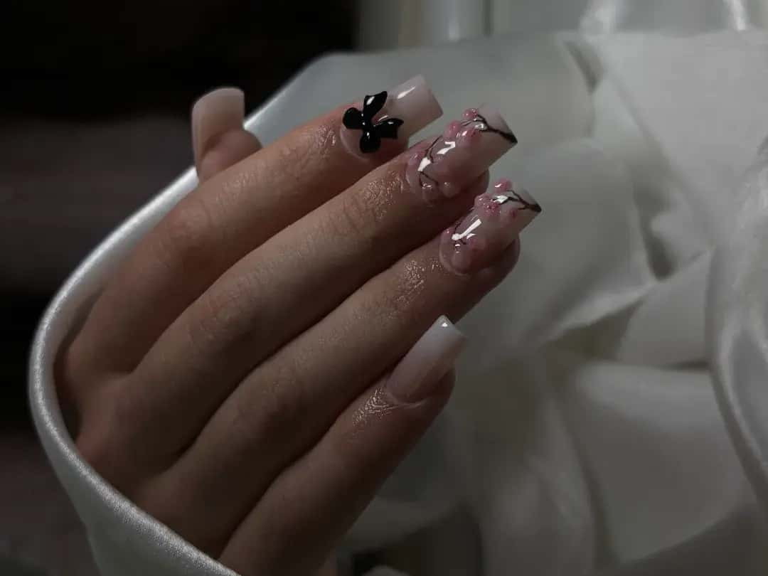 3d Nail Art Jarni Kvety Cerna Masle - 95' Nail Lab Prague
