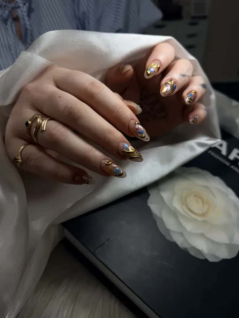 3d Nail Art Zlate Zdobeni Kaminky - 95' Nail Lab Prague