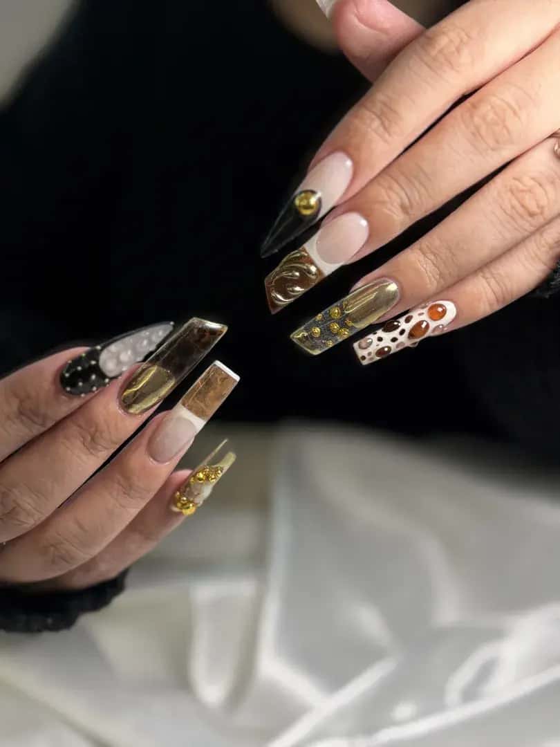 Extravagantni Dlouhe Nehty Zlate Metalicke Perly - 95' Nail Lab Prague